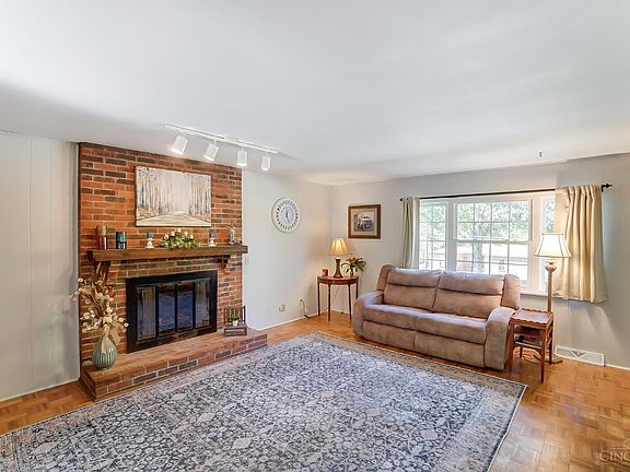 5th image of 2374 Burklin Dr