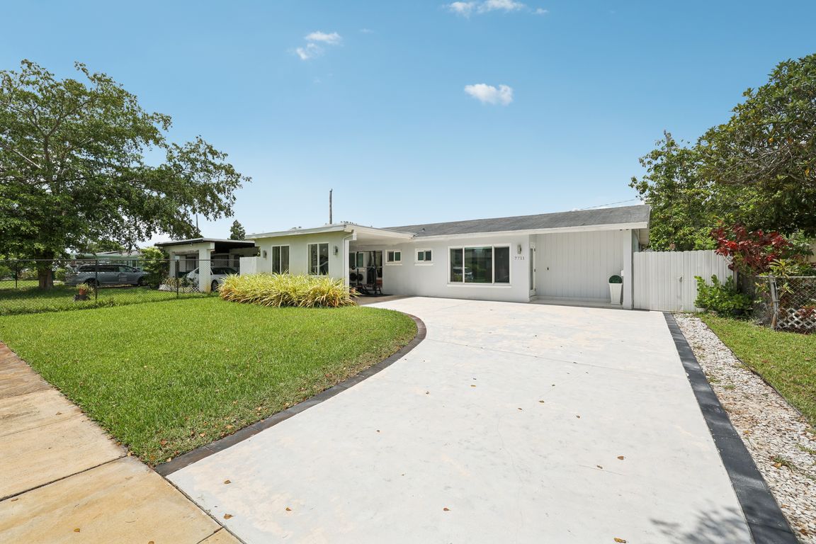 NW 38th St-S2507-001.jpg