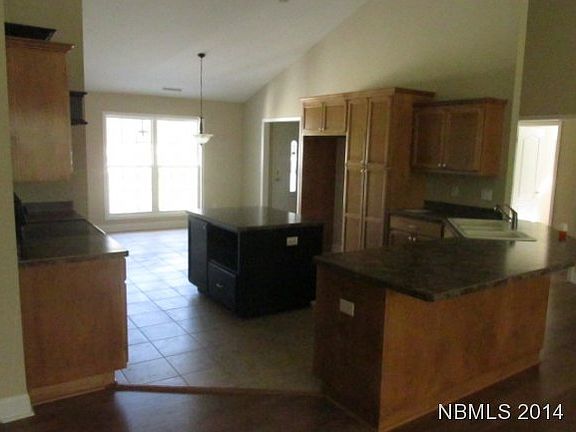 3rd image of 102 Fern Ct