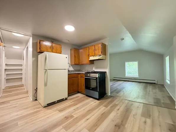 98 Main St, Raymond, NH