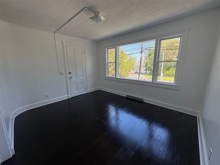 86 Conklin Ave — Photo 9