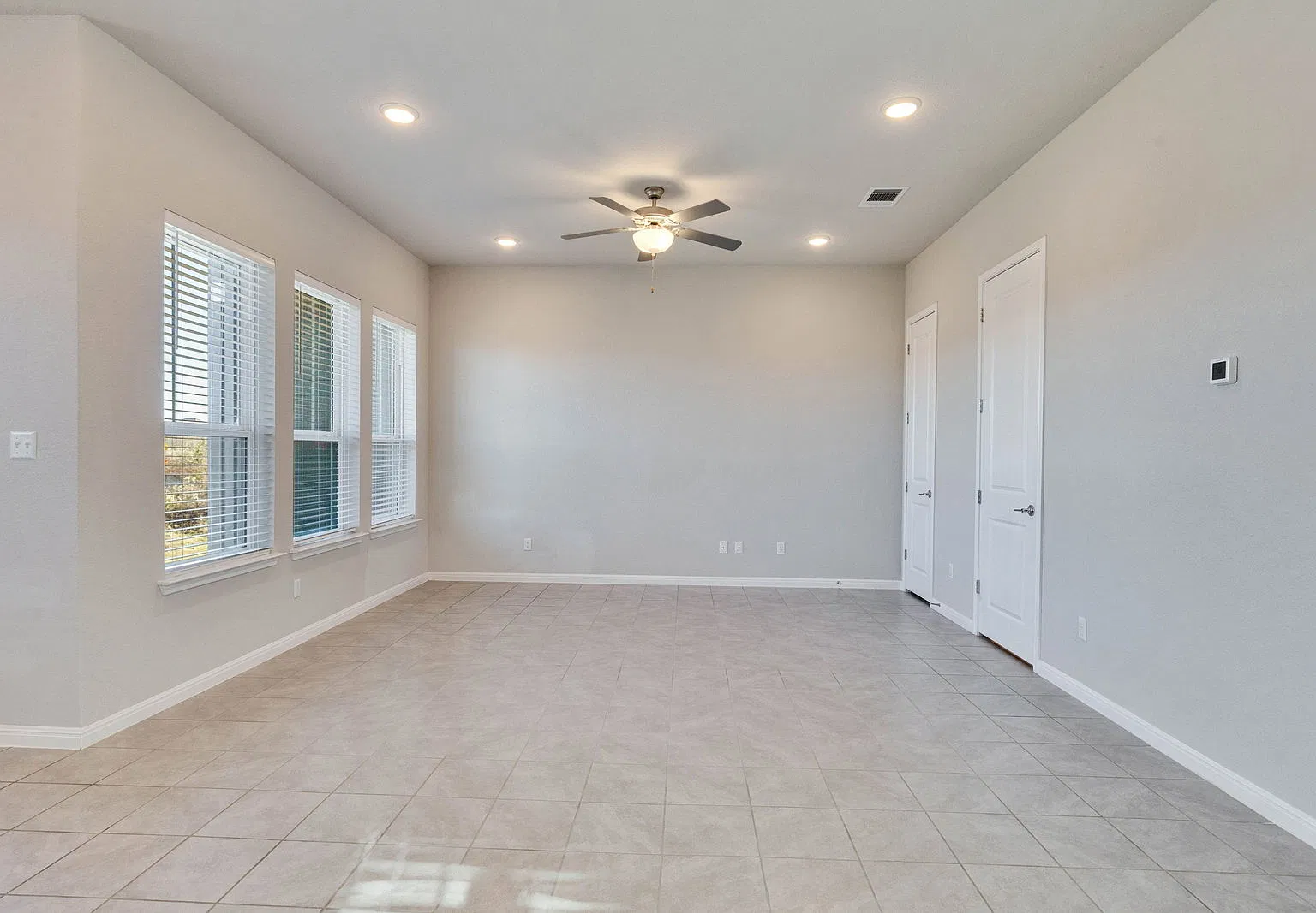 3 bed, 2.5 bath, 1615 sqft, $1,750 — Photo 3