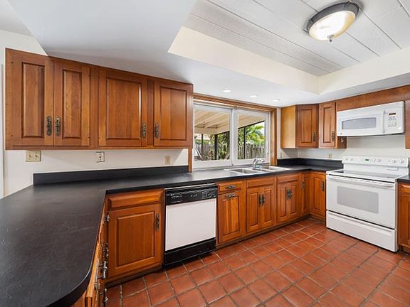 3rd image of 44 Pine Hill Trl E