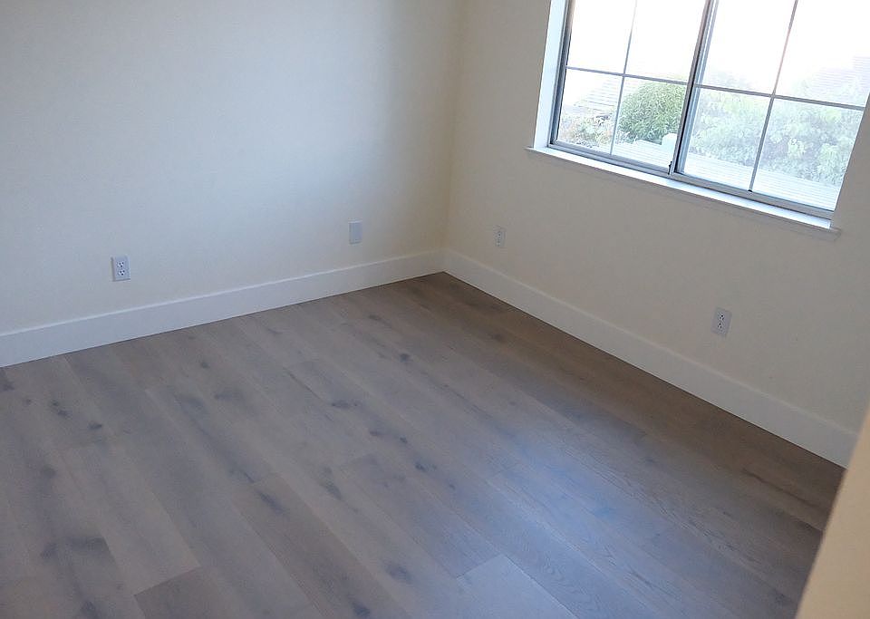1st image of 370 Pismo Ter