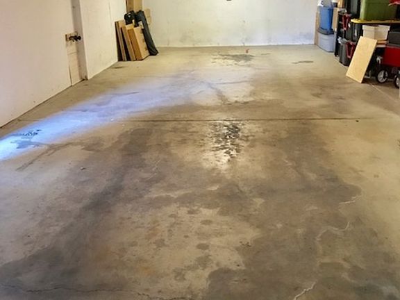 5th image of 330 Woodridge Cir