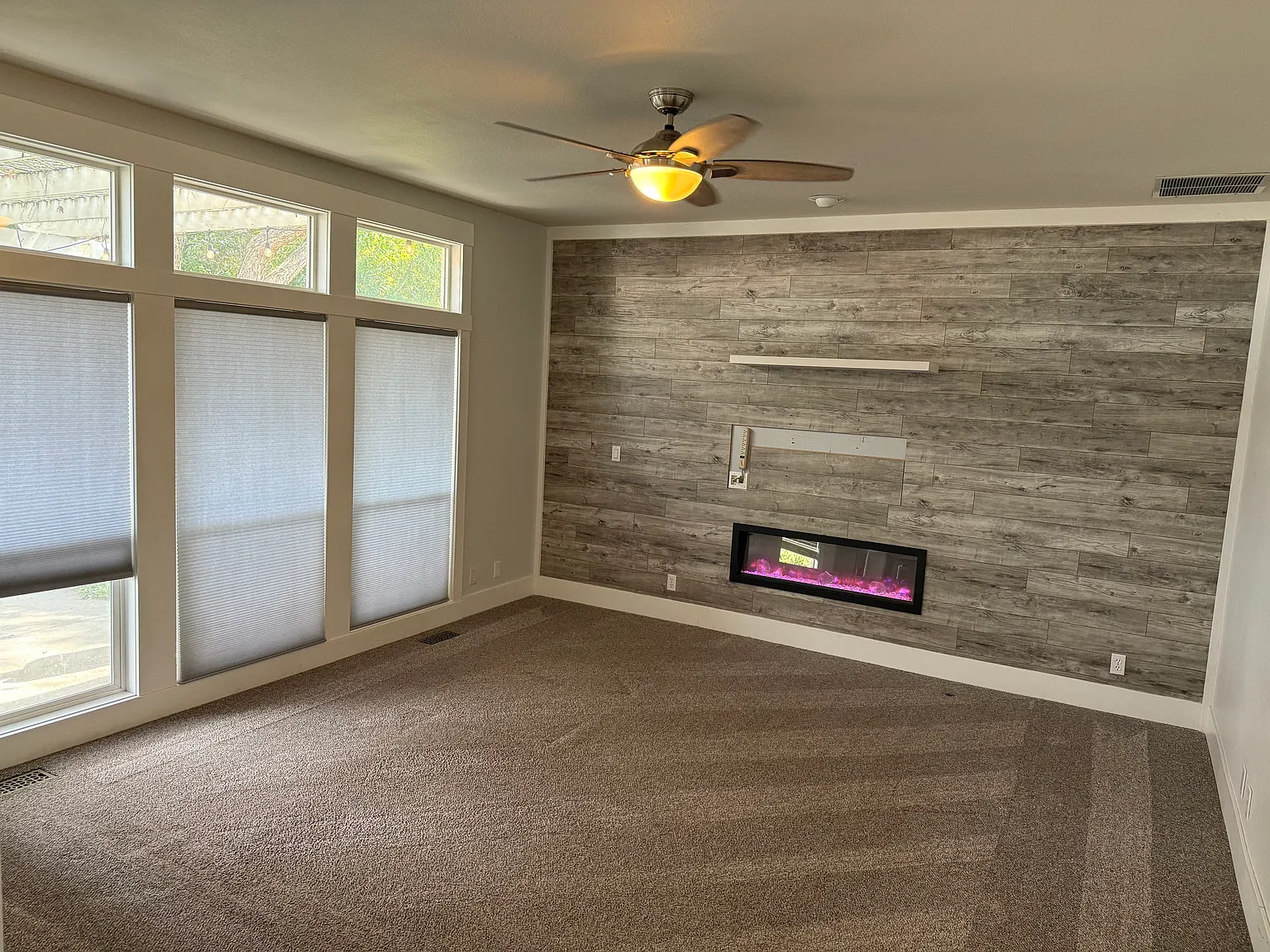 5 bed, 2.5 bath, 2395 sqft, $3,100 — Photo 2