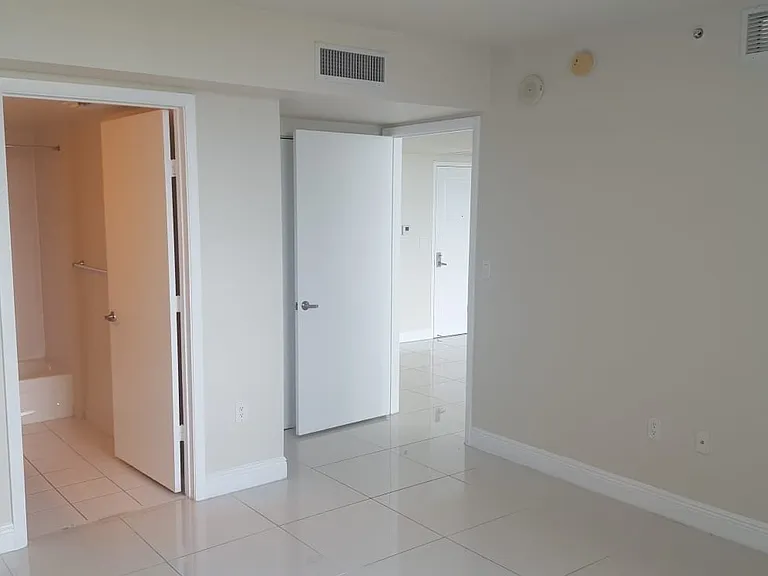 1861 NW South River Dr — Photo 7