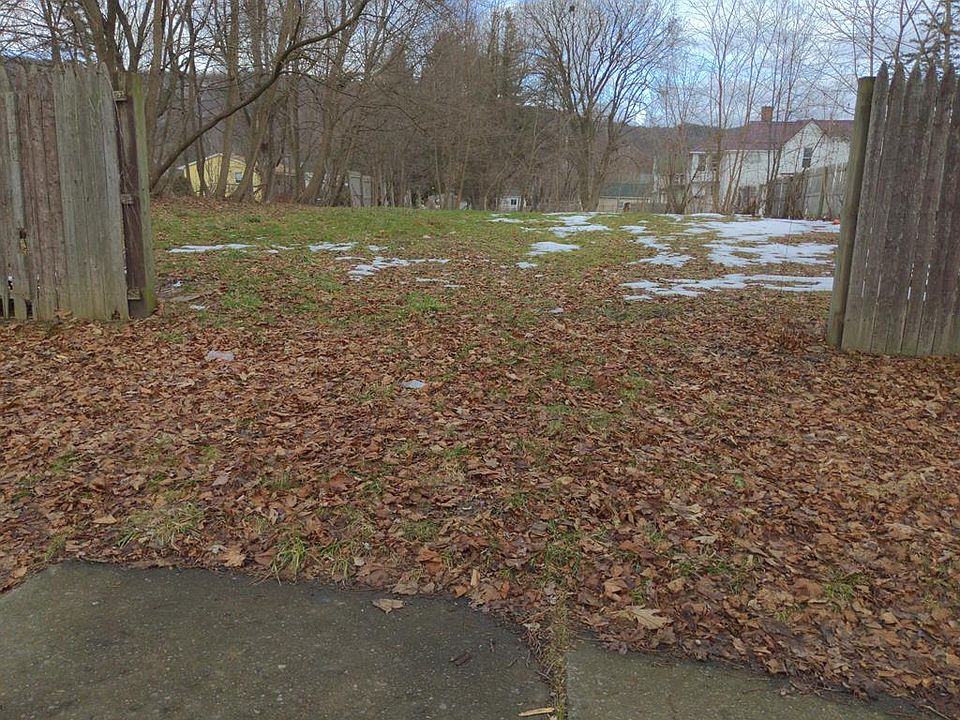 2nd image of 802 Oak St