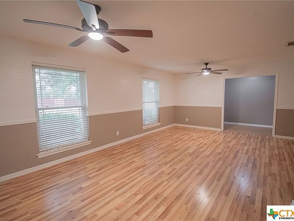 4th image of 1203 Cedar Oaks Ln