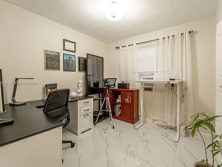 1600 N 68th Ave — Photo 27