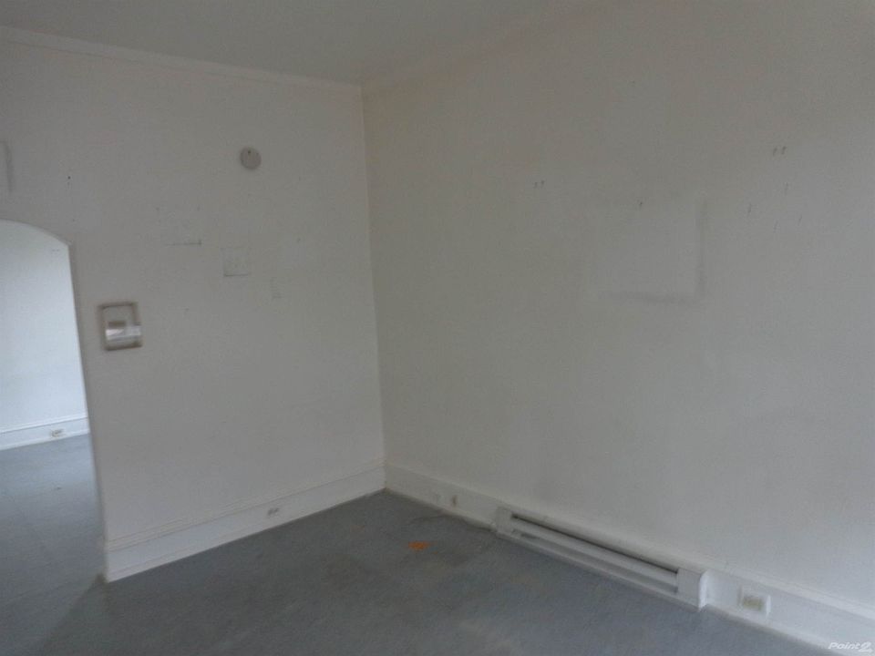 2nd image of 556 N 10th St
