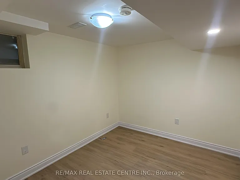 31 Haslemere Ave #BASEMENT — Photo 5