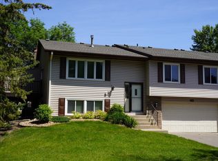 9400 Kingsview Ln N, Maple Grove, MN 55369