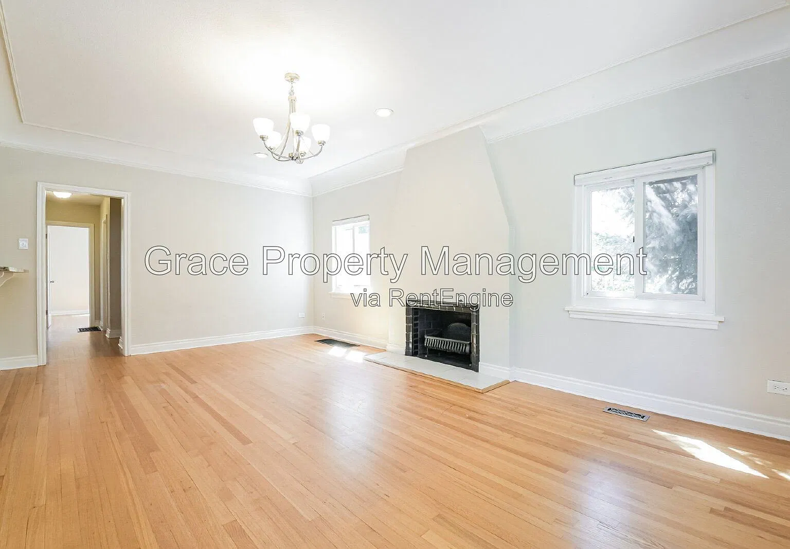 3 bed, 3.0 bath, 2372 sqft, $3,295 — Photo 2