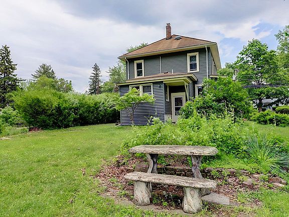 3rd image of 180 Mansion St