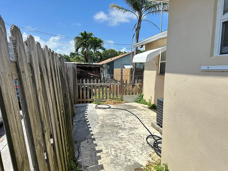 527 Puritan Rd #2 — Photo 9