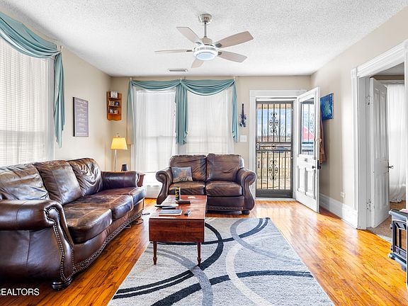 4th image of 631 Pin Hook Rd