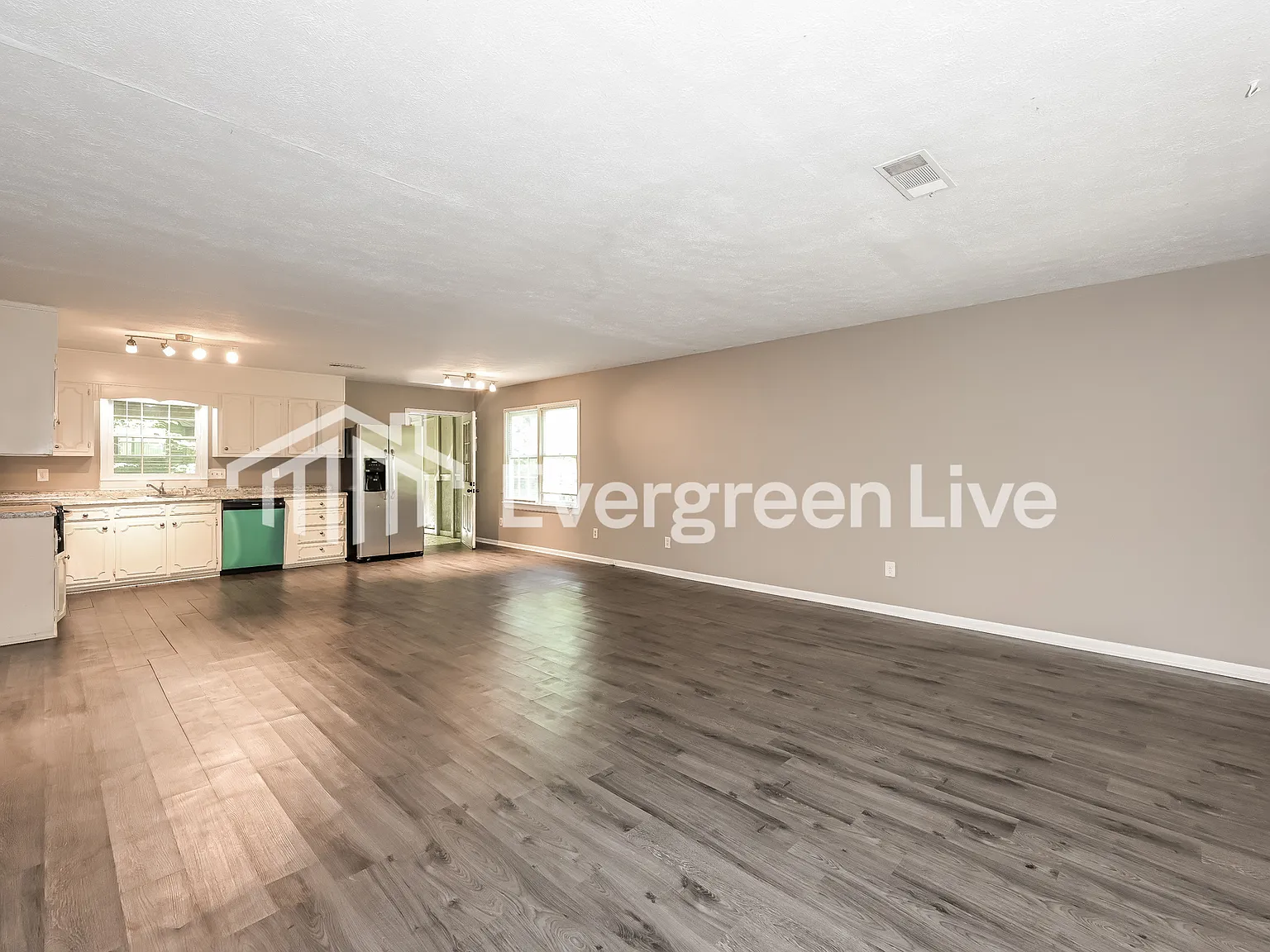 5 bed, 3.0 bath, 2640 sqft, $1,695 — Photo 2