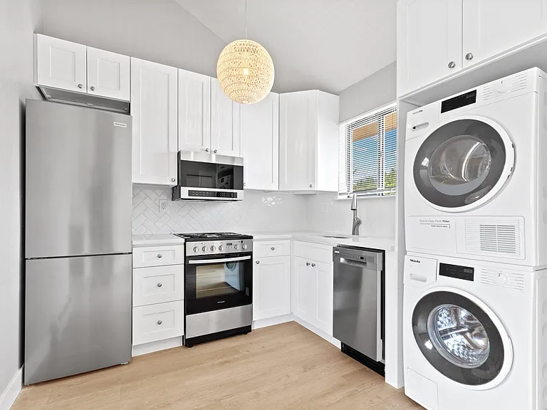 3075 Broadway St — Photo 11