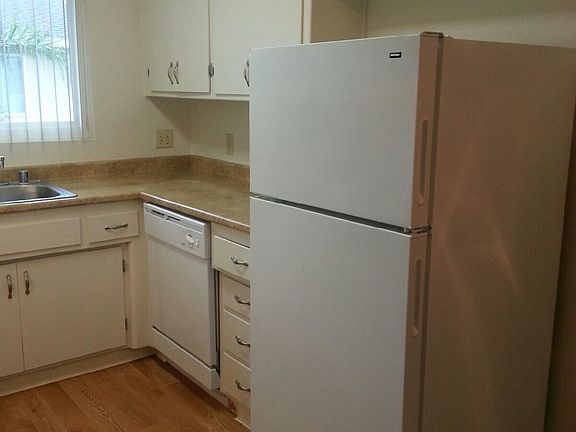 3rd image of 520 Columbia Ave APT 01
