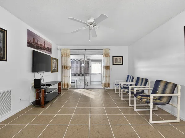 2833 Crosley Drive W #C, West Palm Beach, FL 33415