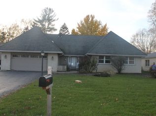 32 S Country Squire Rd, Palos Heights, IL 60463