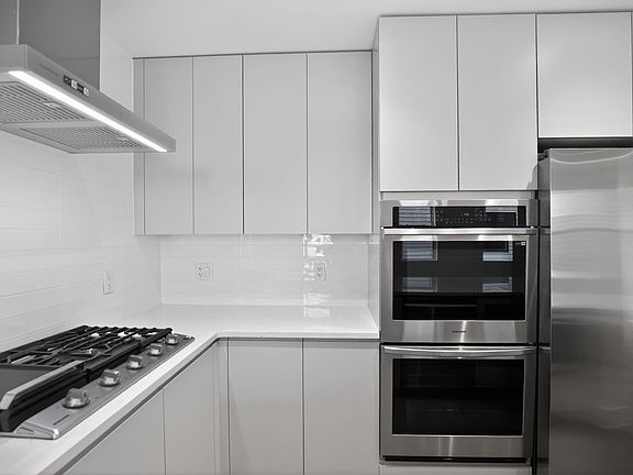 chef's kitchen with stainless appliances