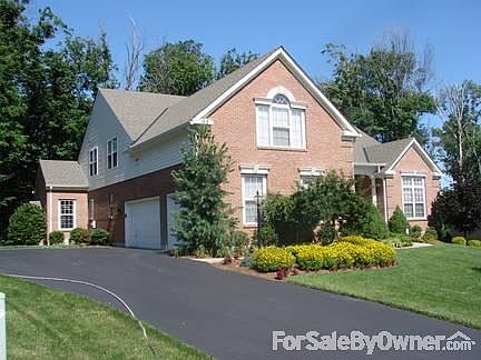2nd image of 1079 Westchester Way
