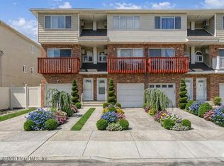 210 Tennyson Dr, Staten Island, NY