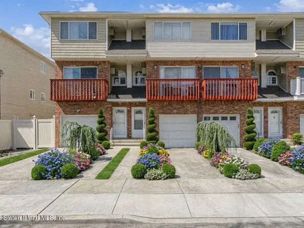 210 Tennyson Dr, Staten Island, NY 10308