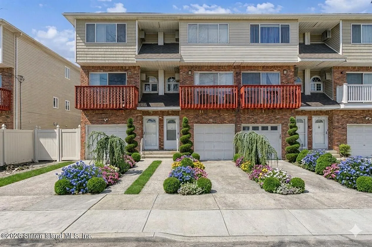 210 Tennyson Dr photo 1
