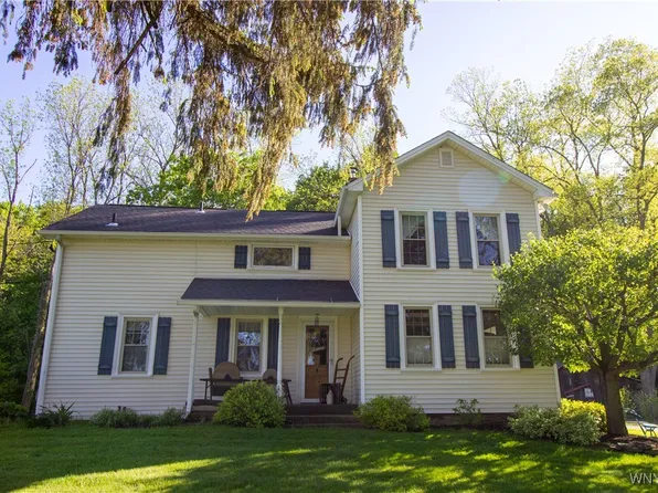 4748 Thrall Rd, Lockport, NY 14094