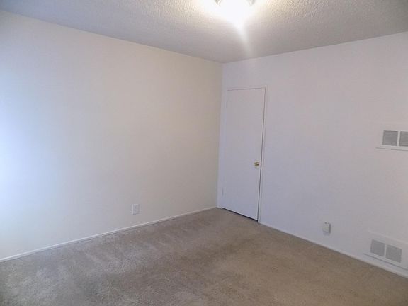 3rd image of 11842 Goshen Ave