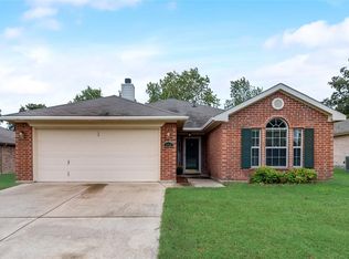 516 Harbor Crest Rd, Azle, TX 76020