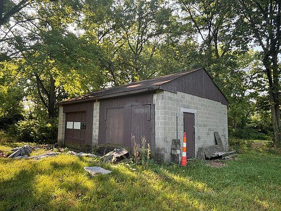 2nd image of 236 Collingwood Ave