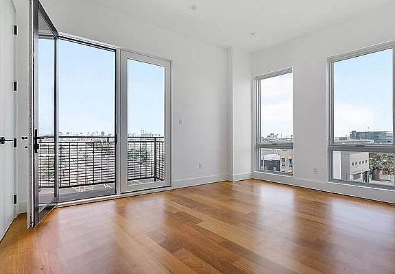 2nd image of 213 Green St #3G