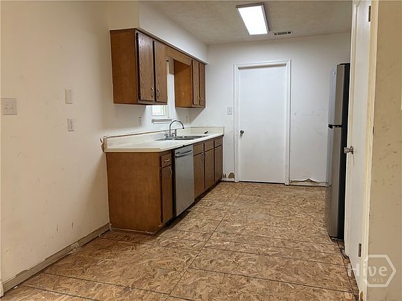 3rd image of 10 Yardarm Place