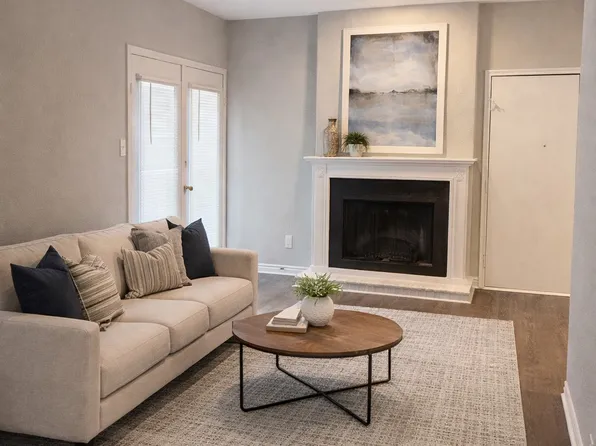 5620 Live Oak St APT 306, Dallas, TX 75206