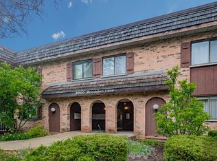 8000 Woodglen Ln APT 102, Downers Grove, IL 60516