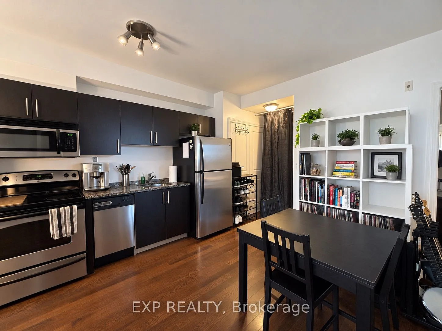 429 Kent St — Photo 3