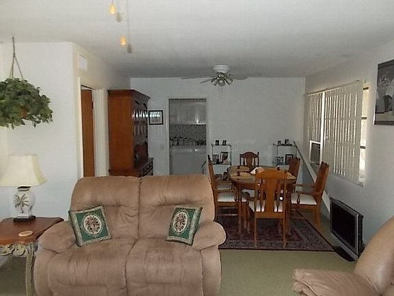 3rd image of 185 Yorktown Dr