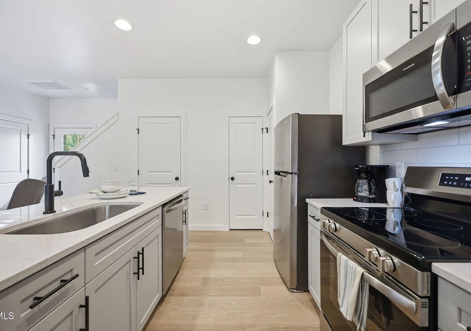 2813 Wilcox Place — Photo 4
