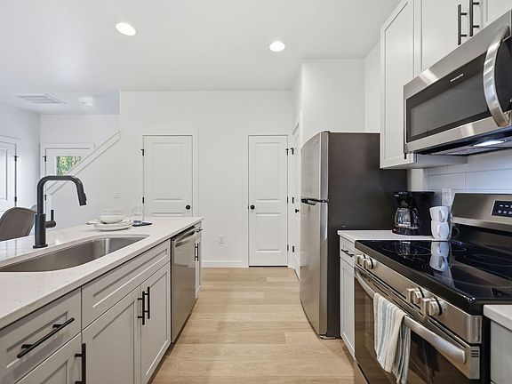 4th image of 2813 Wilcox Pl #103