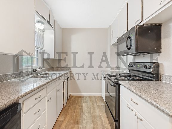 5th image of 726 S Bonn St