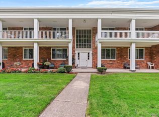 29594 Hoover Rd, Warren, MI 48093