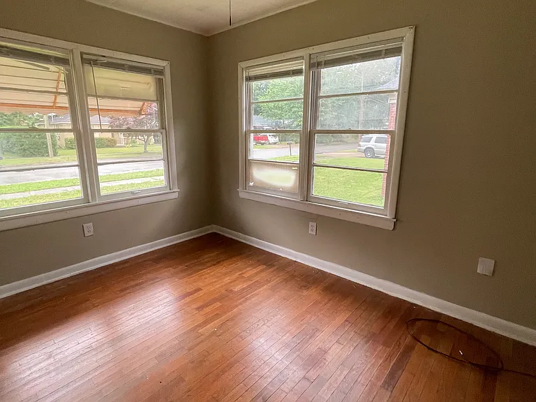1207 Holly St — Photo 1