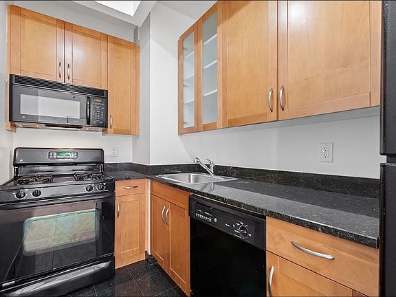 2nd image of 63 Wall St APT 519