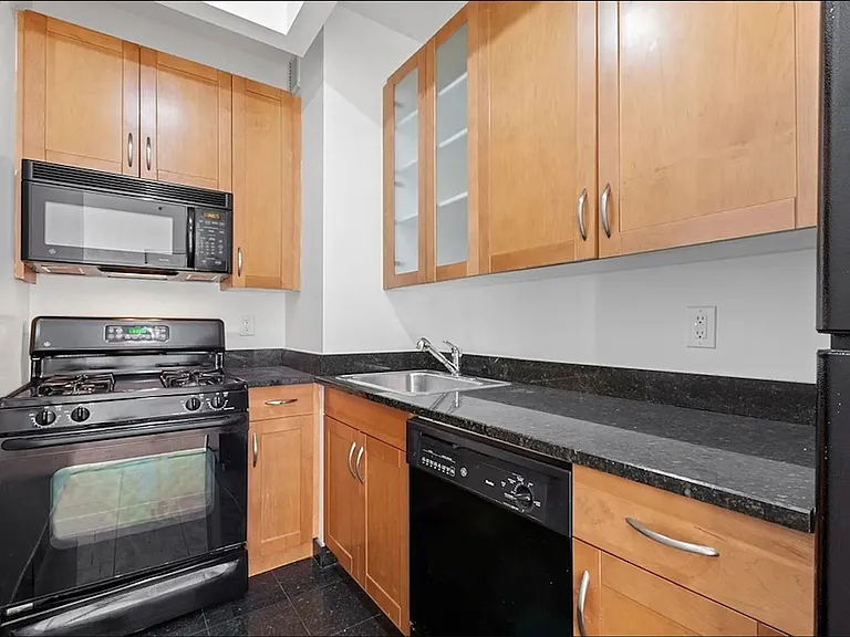 63 Wall St #1019 — Photo 1