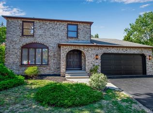 946 Robin Rd, Amherst, NY 14228