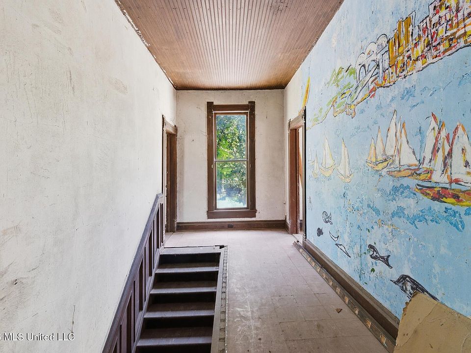28th image of 530 Buschman St